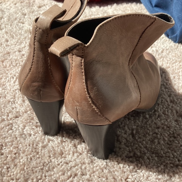 Gap heeled booties - Picture 2 of 3